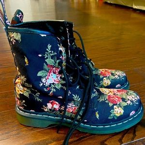Dr. Marten Size 8 Air Wave Floral Boots